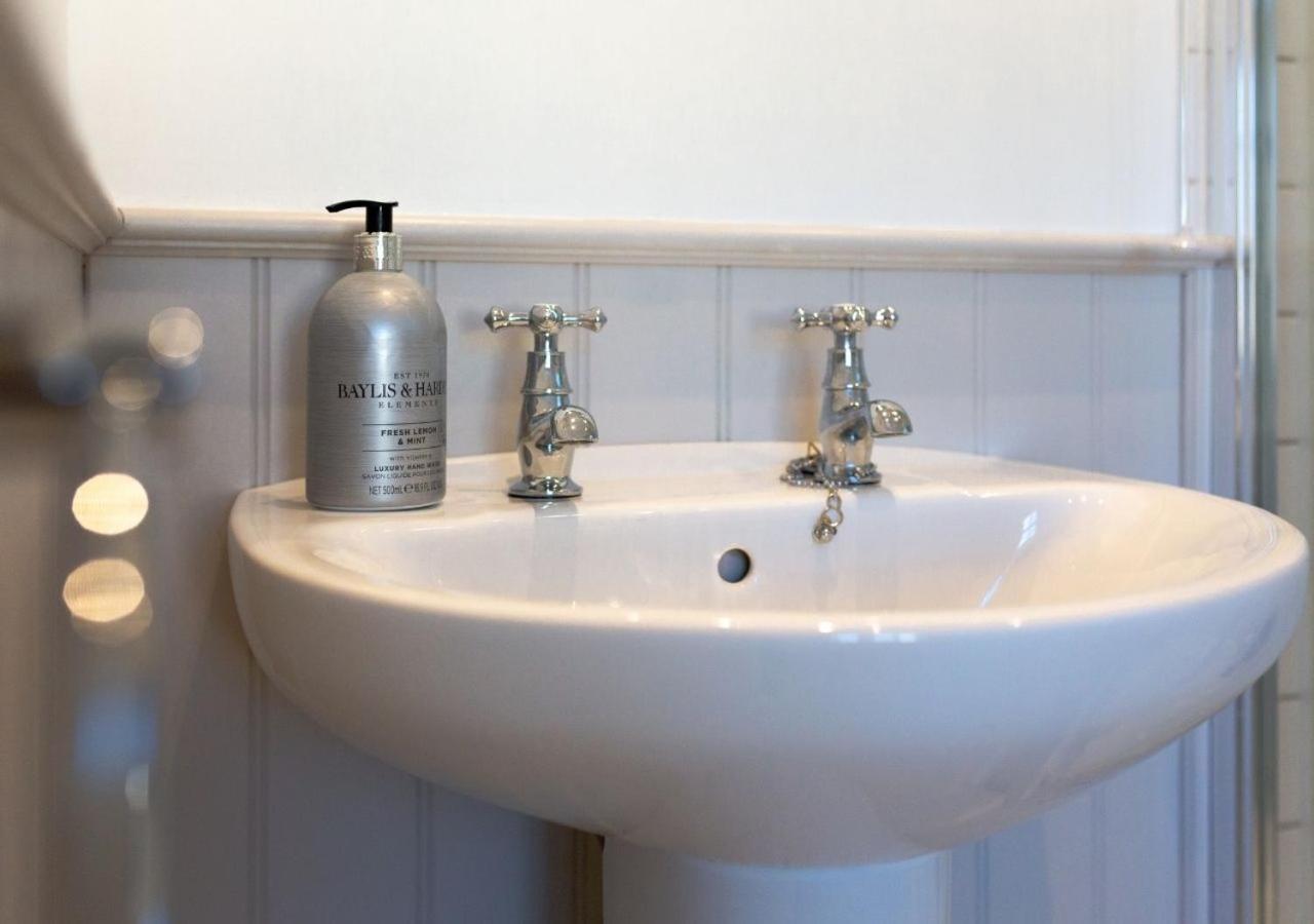 Jasmine Cottage - 2 Bedroom In Heart Of Bourton! Esterno foto