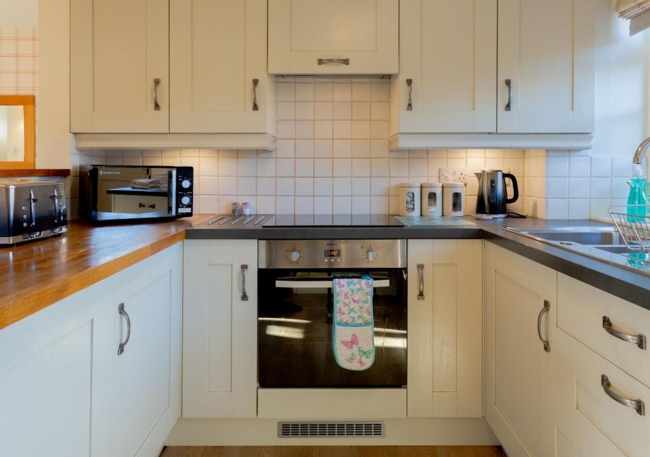 Jasmine Cottage - 2 Bedroom In Heart Of Bourton! Esterno foto