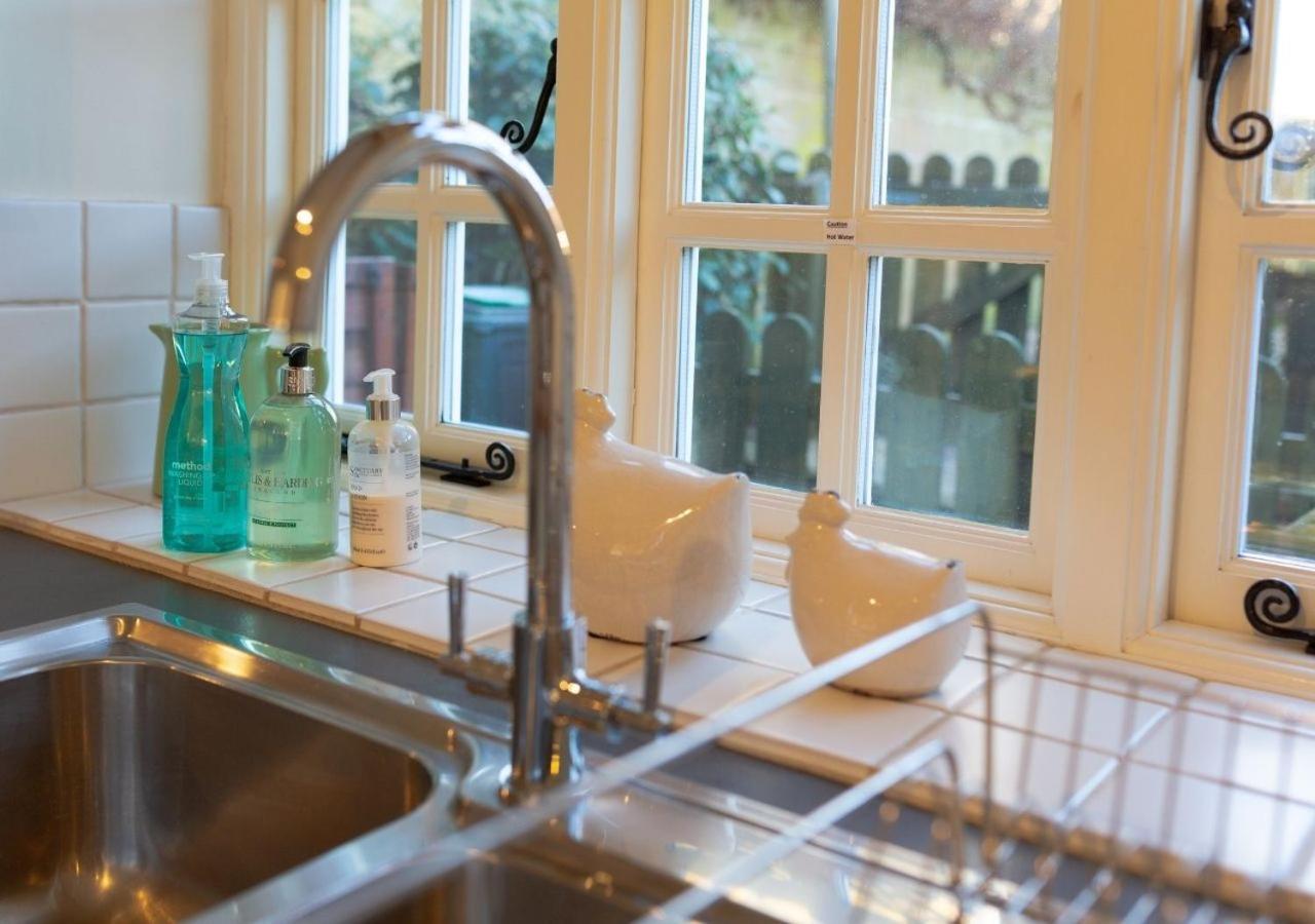Jasmine Cottage - 2 Bedroom In Heart Of Bourton! Esterno foto