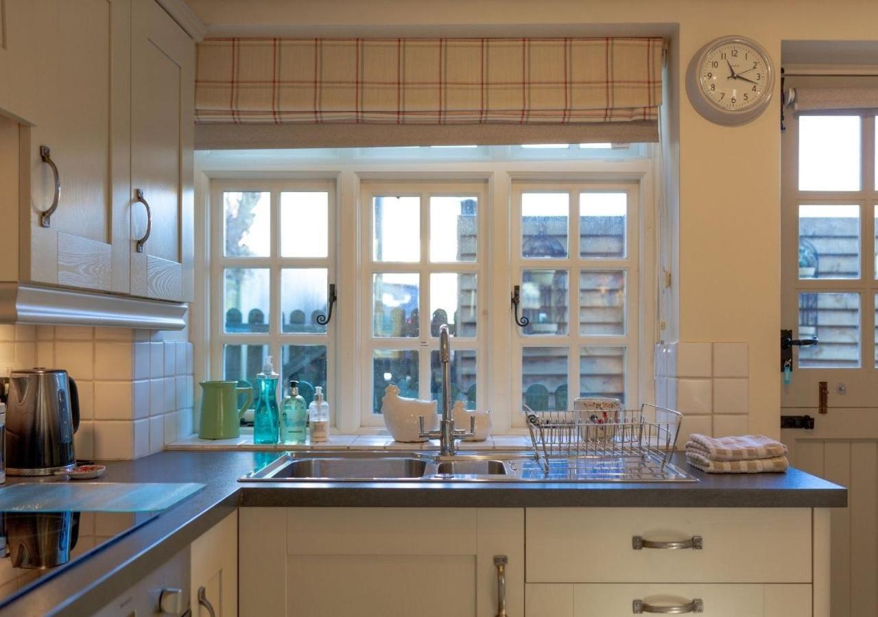 Jasmine Cottage - 2 Bedroom In Heart Of Bourton! Esterno foto