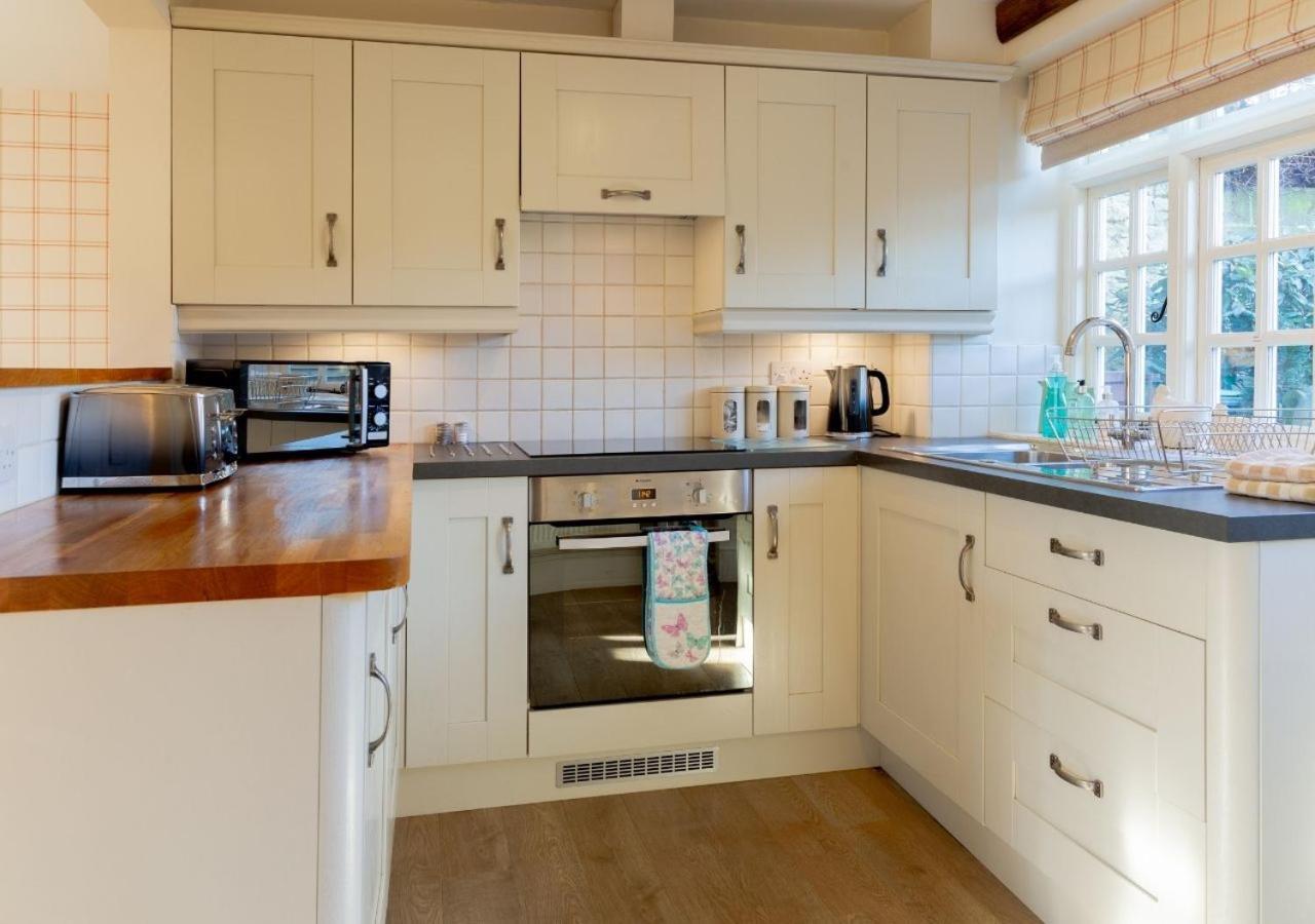Jasmine Cottage - 2 Bedroom In Heart Of Bourton! Esterno foto